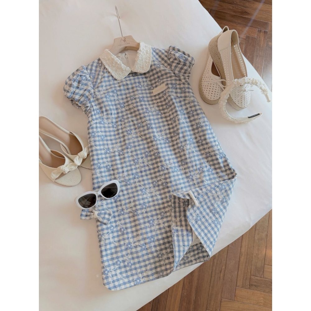 Váy kẻ suông dập hoa nổi thủ công phối cổ đính hoa 3D Luna Dress V156 – 2