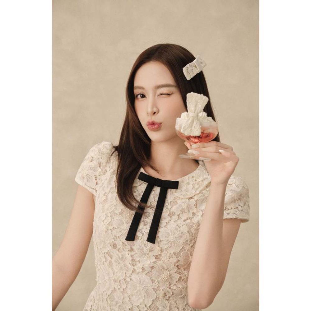 Váy xoè ren cổ sen kèm nơ đen Nira Dress V165 – 3