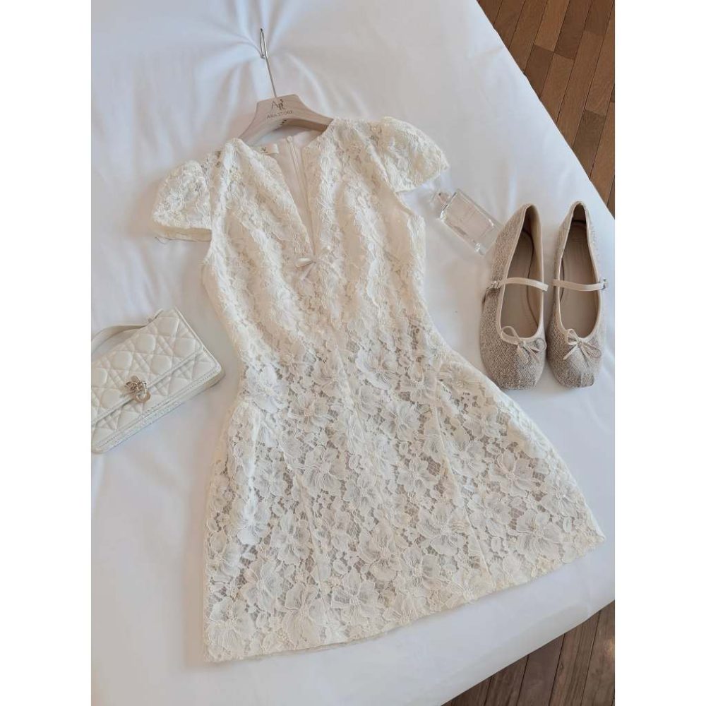 Váy ren cổ V đính kèm nơ Ori Dress V171 – 2
