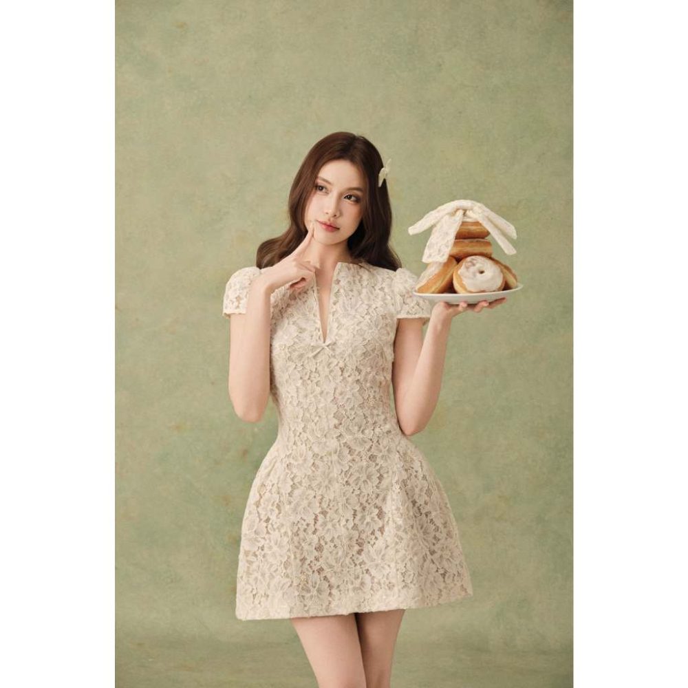 Váy ren cổ V đính kèm nơ Ori Dress V171 – 3